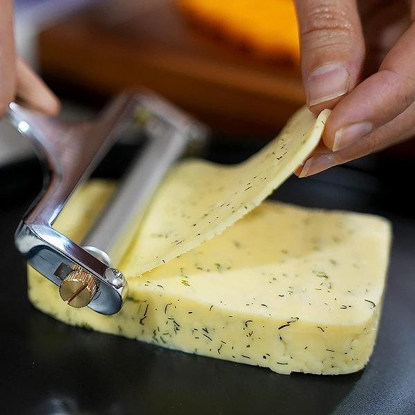 11. Ayarlanabilir peynir dilimleyici.