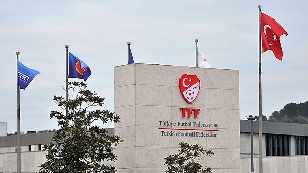 TFF'nin resmi internet sitesinde yer alan açıklamada, Türk futbolunun acil çözüm bekleyen konularının çözümüne ilişkin somut adımlar atıldığı belirtildi.