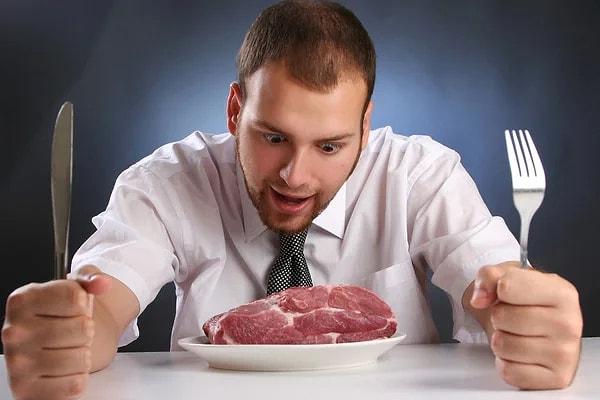 2. Çok fazla et tüketmek gut hastalığı riskini arttırabilir.