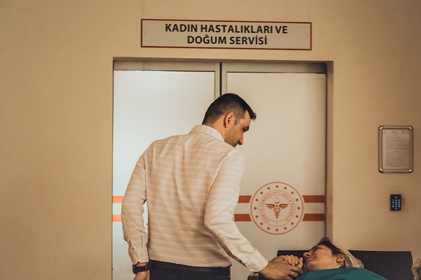 7. "Ben bir tıp öğrencisiyim ve bir keresinde bir doğumu gözlemleme şansım olmuştu. Doğumhaneyi saran o kan kokusu beni o kadar etkilemişti ki hala unutamıyorum."