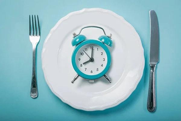 8. Intermittent fasting olarak da bilinen kişiye ne yemesinden ziyade "hangi vakitte" yemesi gerektiğini söyleyen ve 16/8 kuralı  bulunan diyet hangisidir?