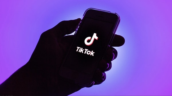 TikTok'un gönderdiği tek kullanımlık şifrelerin üçüncü kişiler tarafından görülebildiği belirtildi.