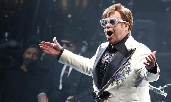Dünyaca ünlü İngiliz pop/rock şarkıcısı ve beste yazarı Elton John, yaklaşık 60 yıllık müzik kariyerini tarihi bir rekor kırarak bitirdi.