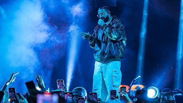 Rapçi Drake, hayranının ölen annesinin 160.000 dolarlık kredi borcunu ödemek için söz verdi. Hayran, annesinin ani ölümünden sonra finansal zorluklarla karşı karşıya kaldığını söyledikten sonra yardım gecikmedi.