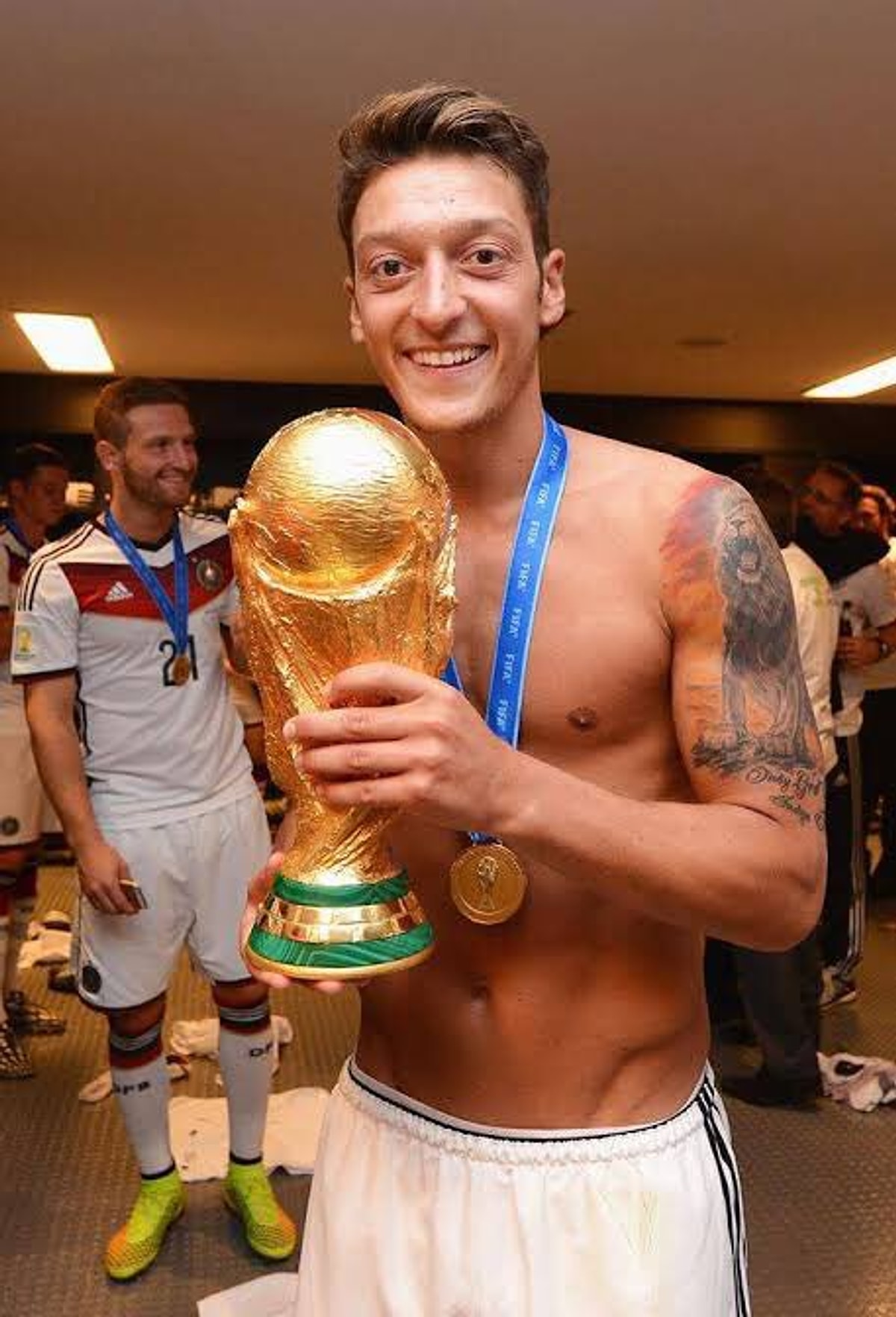 Футболист Mesut Ozil