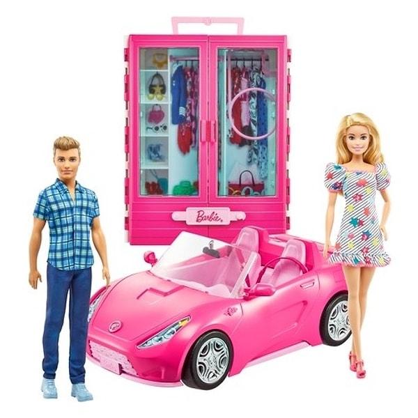 1. Barbie ve Ken, araç ve aksesuarlı oyun seti.