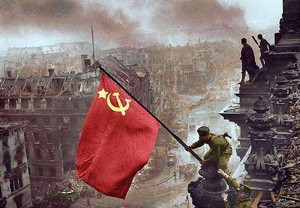 8. 1962, Küba Krizi sırasında Sovyetler Birliği'nin Lideri kimdi?