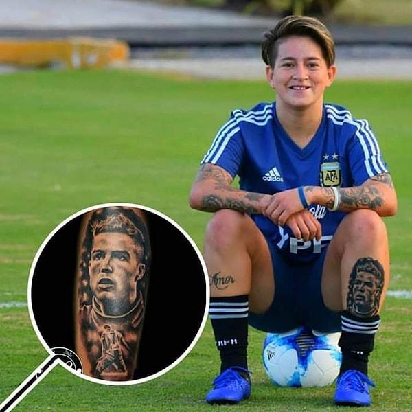 Arjantinli kadın futbolcu Yamila Rodriguez, bacağındaki Cristiano Ronaldo dövmesi nedeniyle Arjantinliler taraftarları tarafından eleştirildi.