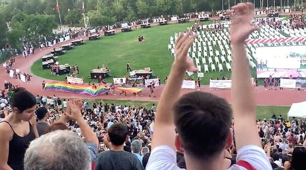 ODTÜ mezuniyet töreninde LGBTİ+ önlemi almak için, törenin "100. Yıl Cumhuriyet Yürüyüşü" temasıyla gerçekleşeceği ve sadece Türk Bayrağı, ODTÜ flaması ve yabancı ülke bayraklarının içeriye alınacağı söylenmesine rağmen öğrenciler dev bir LGBTİ+ bayrağı açtı.