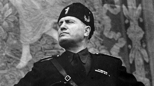 İtalya'da faşist diktatör Benito Mussolini, 25 Temmuz 1943’te Kral 3. Vittorio Emmanuele’nin emriyle tutuklandı.