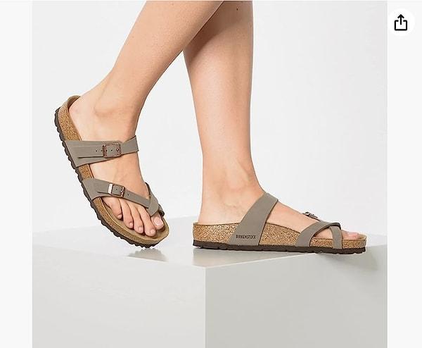 Yaz aylarının en trend sandalet markası olan ''Birkenstock'' modelleri ve tasarımları ile hem çok şık hem de çok rahat.