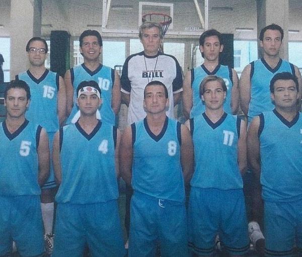 2002-2003 yılları arasında TRT 1 ekranlarında yayınlanan Koçum Benim, Tarık Akan'ın basketbol koçu Can'ı canlandırdığı enfes bir diziydi.