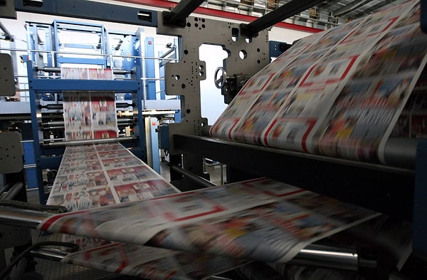 Matbaanın icadı, 15. yüzyılda eğitimde devrim yarattı. Kitapların hızlıca basılabilmesi, bilginin daha geniş kitlelere ulaşmasını sağladı.