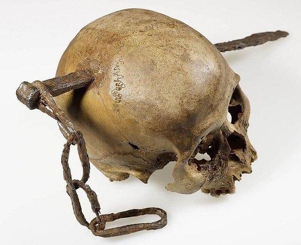 9. Almanya'nın Bonn kentinde sergilenen, Roma dönemine ait kafatası 👇