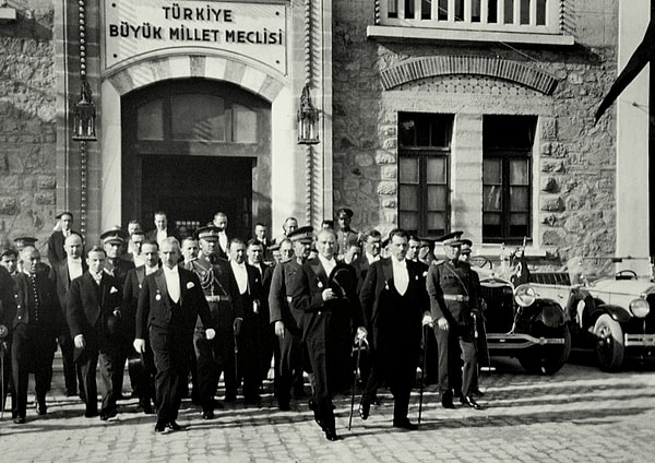 7. Aşağıdaki gelişmelerden hangisi Cumhuriyet'in ilanından önce gerçekleşmiştir?