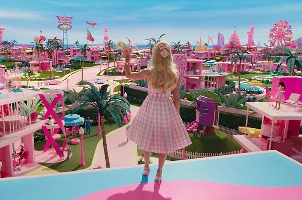 Greta Gerwig'e tüm zamanların "en büyük açılış hasılatını elde eden kadın yönetmeni" ünvanını kazandıran Barbie rekorlarını kırarken, filmin başrolü Margot Robbie'nin ne kadar kazanacağı büyük merak konusuydu.