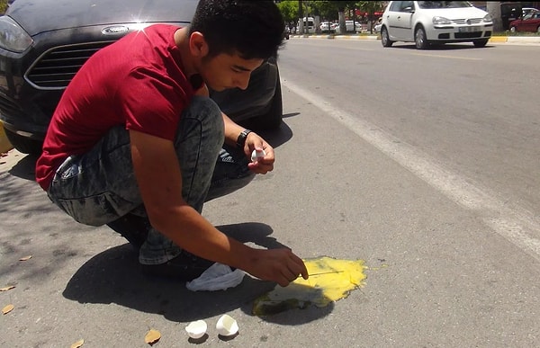 Bazı şehirlerde sıcaklıktan dolayı asfaltlarda et ve yumurta pişiren vatandaşlar bile oldu.