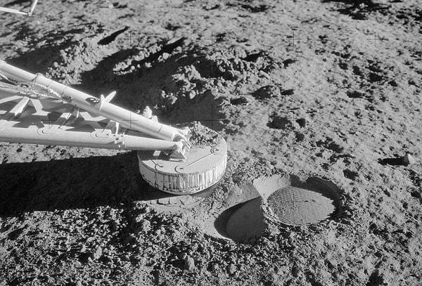 9. Aya gönderilmesi planlanan ilk Apollo projesinde NASA'nın en büyük endişesi, Ay'daki bataklık kumlarının (hareketli kum) astronotları ve kapsülü yutmasıydı.