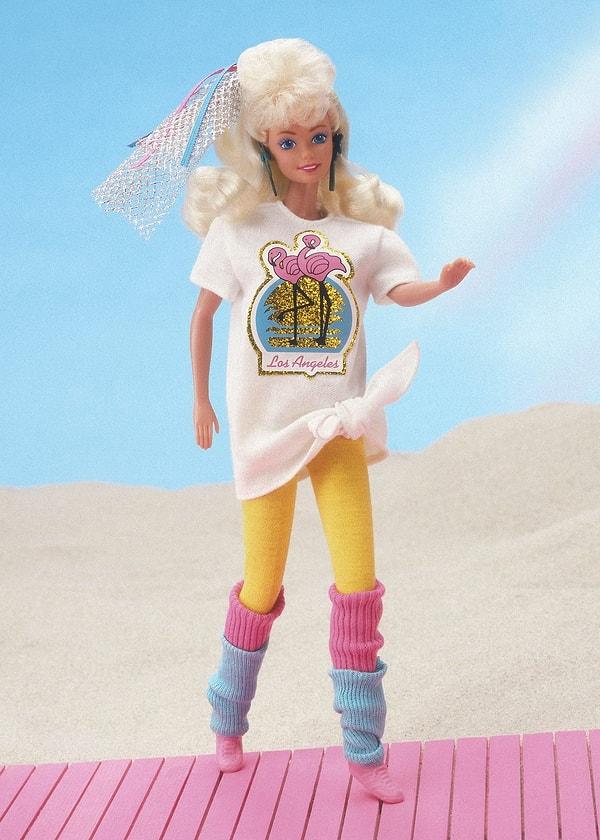 12. 1988'de Barbie'nin uzun sarı saçları yerini daha kabarık saçlara bıraktı.