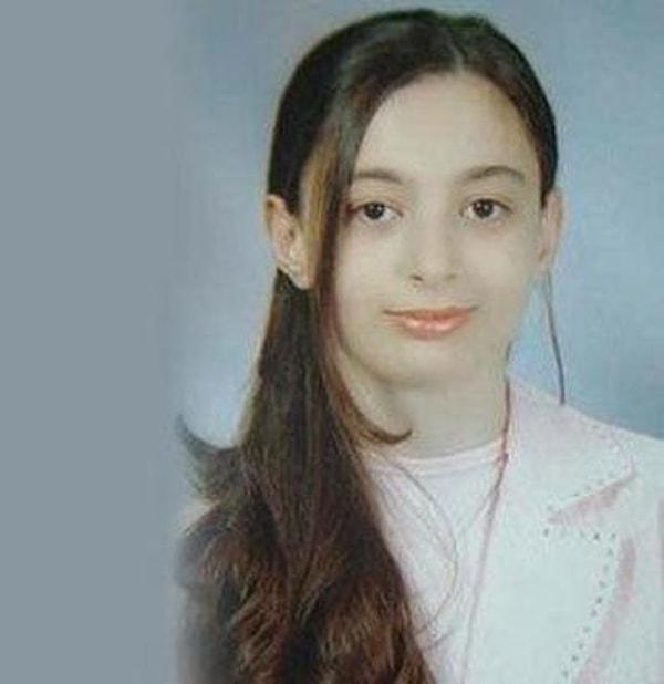 13 yaşında vahşice katledilen Nigar Kevser Şahin! Faili hala bulunmayan Nigar, 27 Mart 2006 tarihinde arkadaşına gitmek için evden çıkmış 29 Mart tarihinde de cansız bedeni bir çöp konteynırında bulunmuştu.