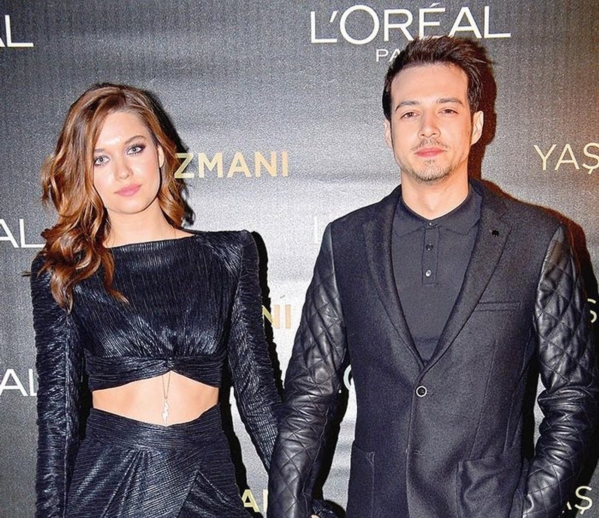 Афра и мерт. Мертом языджыоглу и афра сарачоглу. Мерт языджиоглу и афра сарачоглу в фильме. Мерт демир и афра. Афра сарачоглу и мерт.