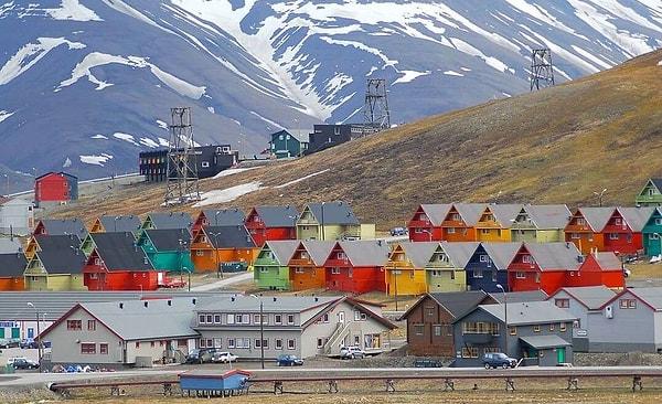 10. Norveç'e bağlı bir bölge olan Svalbard, dünyada hangi vatandaşlığa sahip olursanız olun vizesiz ve özgürce girebileceğiniz tek yer!
