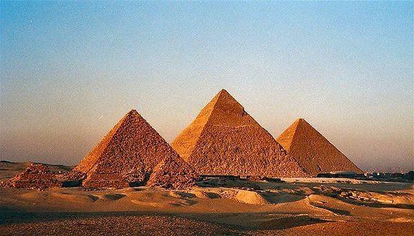 Mısır piramitleri yıldızlarla aynı hizada mı?