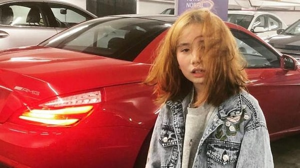 Herkes telefon bombardımanına tutulduğunu açıklayan Lil Tay'in ölüm haberini yalanlamak için niçin 24 saat beklediğini sorguladı.