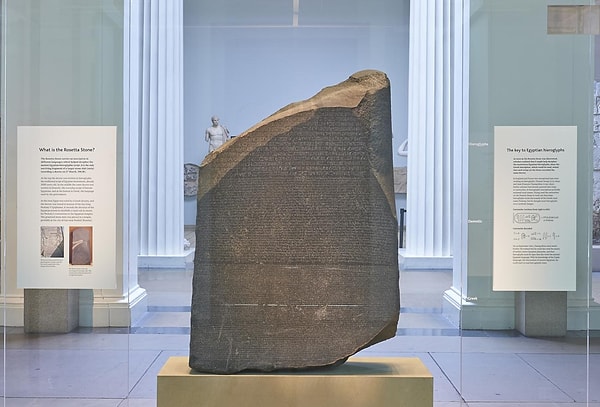 6. Rosetta Stone taşını keşfetti.