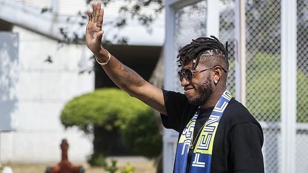 Ezeli rakibine transfer çalımı atan Fenerbahçe, sosyal medyada da göndermede bulundu.