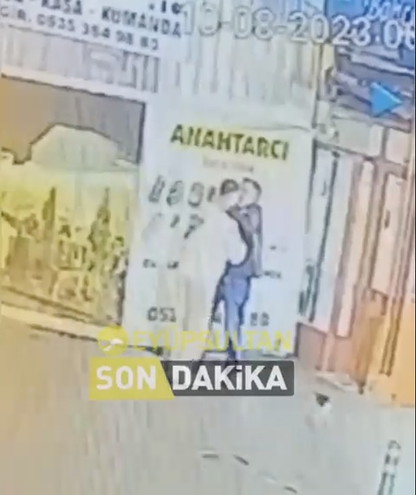 İstanbul'un Eyüpsultan ilçesinde 10 Ağustos Perşembe günü akşam saatlerinde bir kişi, yolda yürürken rastladığı engelli genci önce sözlü sonra ise fiziksel olarak taciz etti.
