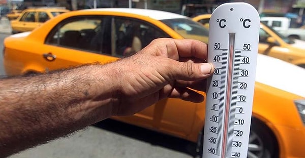 Adana'da hava sıcaklığı 46 dereceye kadar çıktı, hissedilen ise 50 dereceyi buldu.