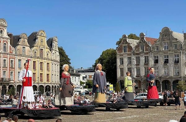 Arras Grand Place fuar alanında düzenlenecek organizasyonda yarışmacılar, dünyanın en iyi patates kızartmasını yapmak için yarışacak.