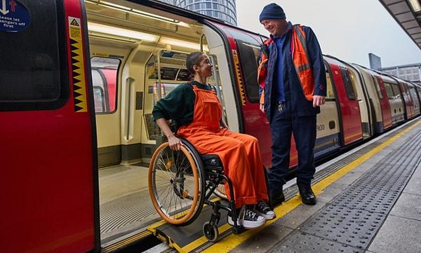 Geniş ve pürüzsüz kaldırımlarıyla tekerlekli sandalye kullanan bireyler için kolaylık oluşturmasının yanı sıra toplu taşımalar da kolay erişebilirlik sağlıyor.