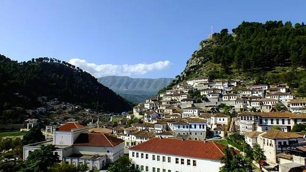 Arnavutluk'un Berat kentinde eşi benzerine az rastlanır bir olay yaşandı.