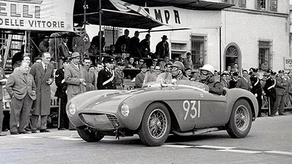 Bu haliyle benzersiz olan Ferrari 500 Mondial, kardeşleri ile beraber 1952 ve 1953 yıllarında dünya şampiyonu oldu. Bununla beraber efsane Scuderia Ferrari sürücüsü Franco Cortese'nin de bu otomobil ile yarıştığı söyleniyor.