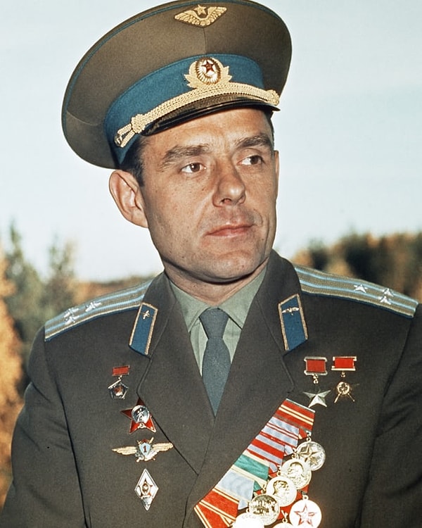 Vladimir Komarov, 1964'te Voskhod 1 misyonuna katıldı ve uzayda iki kez uçan ilk Sovyet kozmonotu oldu.