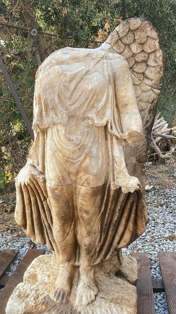 75 santimetre yüksekliğindeki Zafer Tanrıçası (Nike) heykelinin MS 2. yüzyıla ait olduğu düşünülüyor.