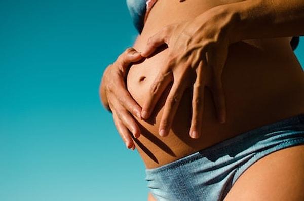 Gebelik sürecinde kadınların duygularında ve vücudunda olan değişiklikler gerçekten inanılmaz. Bu keyifli süreçte, hormonel değişiklikler sebebiyle, cilt problemleriniz de oluşabilir.