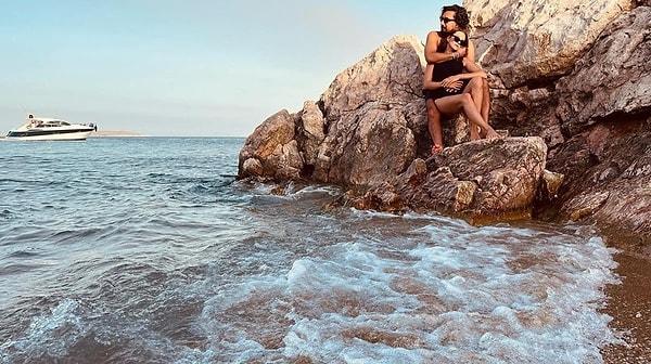 Son zamanların en çok konuşulan çifti birlikteliklerini ilan eder etmez Yunanistan'da tatil yapmış ve tatillerinden kareleri ünlü fotoğrafçı Muhsin Akgün çekmişti.