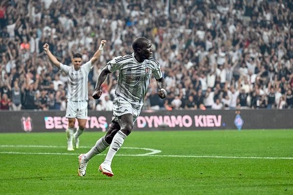 Beşiktaş, deplasmanda 3-2 devirdiği Ukrayna temsilcisi Dinamo Kiev'i ağırladı. Siyah-beyazlı temsilcimiz rövanş karşılaşmasında Aboubakar'ın müthiş golüyle maçı 1-0 kazanarak ülkemizi Avrupa'da temsil etme hakkına ulaştı.