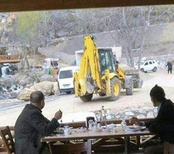 ''Türk toplumu olarak en sevdiğimiz etkinliklerden biri nedir?'' diye bir soru sorsam, birçoğunudan ''iş makinesi izlemek'' yanıtını alırdım.