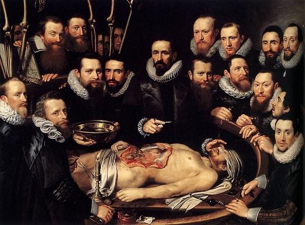 2. Rönesans sanatçıları anatomi öğrenmek için bedenleri parçalara ayırırdı.