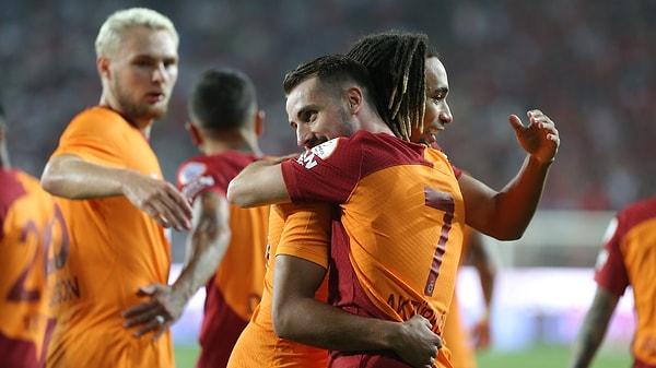 Karşılaşmaya hızlı başlayan Galatasaray'da Kerem Aktürkoğlu sahneye çıktı. Dakikalar 5'i gösterdiğinde ceza sahasındaki karambolde topla buluşan Aktürkoğlu takımını öne geçirdi.