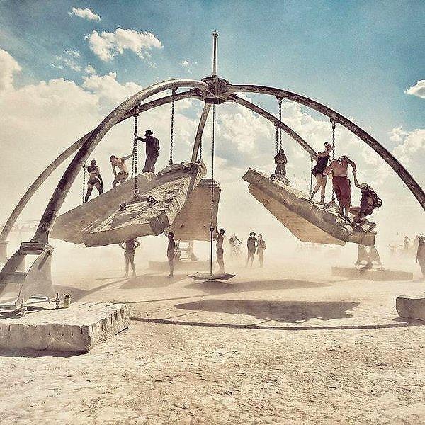 32 yıl önce San Francisco sahilinde iki arkadaşın sekiz ayaklı bir heykeli yakmasıyla başlayan Burning Man, her yıl adından söz ettiriyor.
