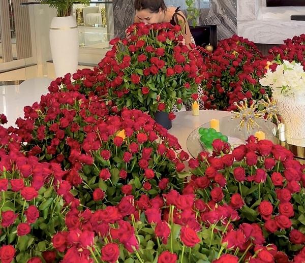 Alışverişten eve geliyorsun, evin her yeri kırmızı güllerle kaplı... Mesela?