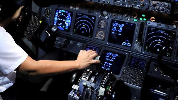 5- Atlanta'dan Barselona'ya giden Delta uçağında 'ishal yolcu' paniği yaşandı. Pilot, kuleyle olan iletişiminde durumu 'biyolojik tehlike' olarak anlattı.