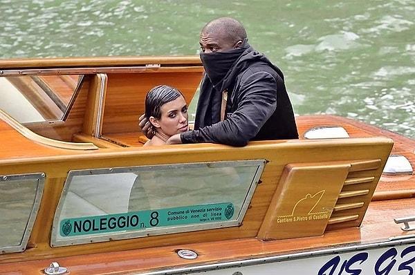Çift, geçtiğimiz günlerde İtalya'da halka açık alanda oral seks yaptığı için ömür boyu gondola binme yasağı almışlardı.