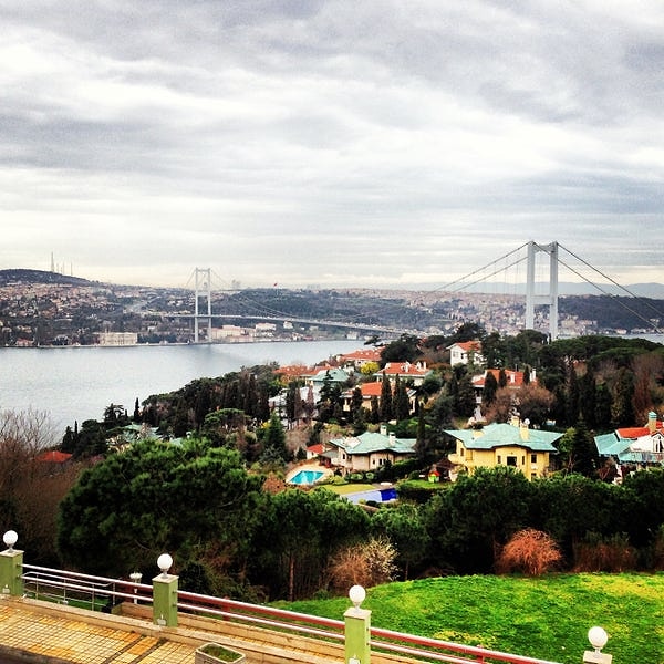 “TRT İstanbul tesis ve stüdyoları şimdi Çekmeköy’de, boşaltılan bir askerî tesisin içindeki ormanlık alana inşa edilecek yeni yerine taşınacak ve Katarlı “kardeşlerimize” kira ödemekten kurtulacak.”