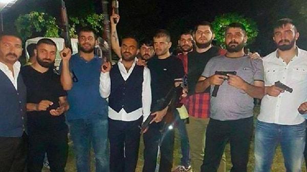 Ayhan Bora Kaplan, 15 Temmuz darbe girişiminde TRT önünde uzun namlulu silahlarla görüntülenmiş ve adını duyurmuştu.